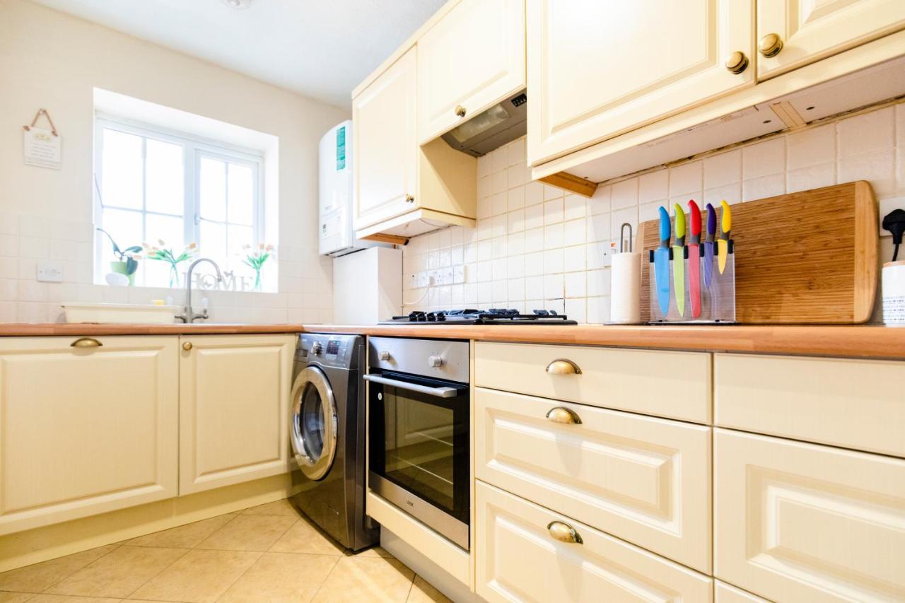 Chichester Retreat House With Free Parking Eksteriør bilde