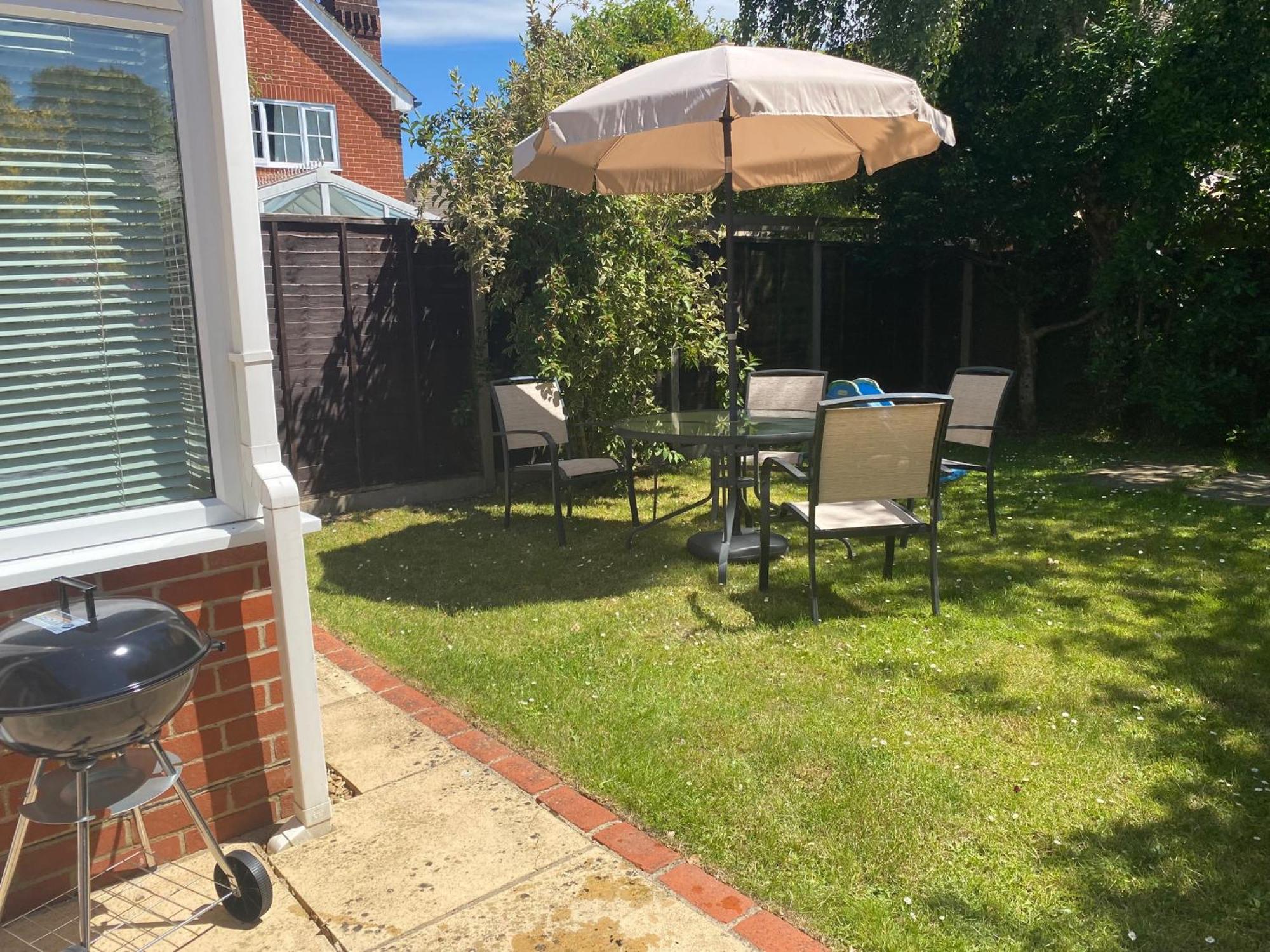 Chichester Retreat House With Free Parking Eksteriør bilde