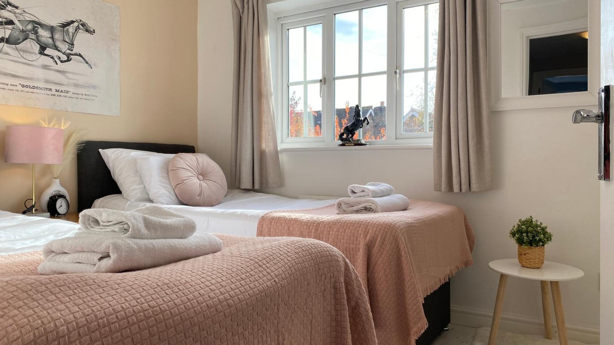 Chichester Retreat House With Free Parking Eksteriør bilde