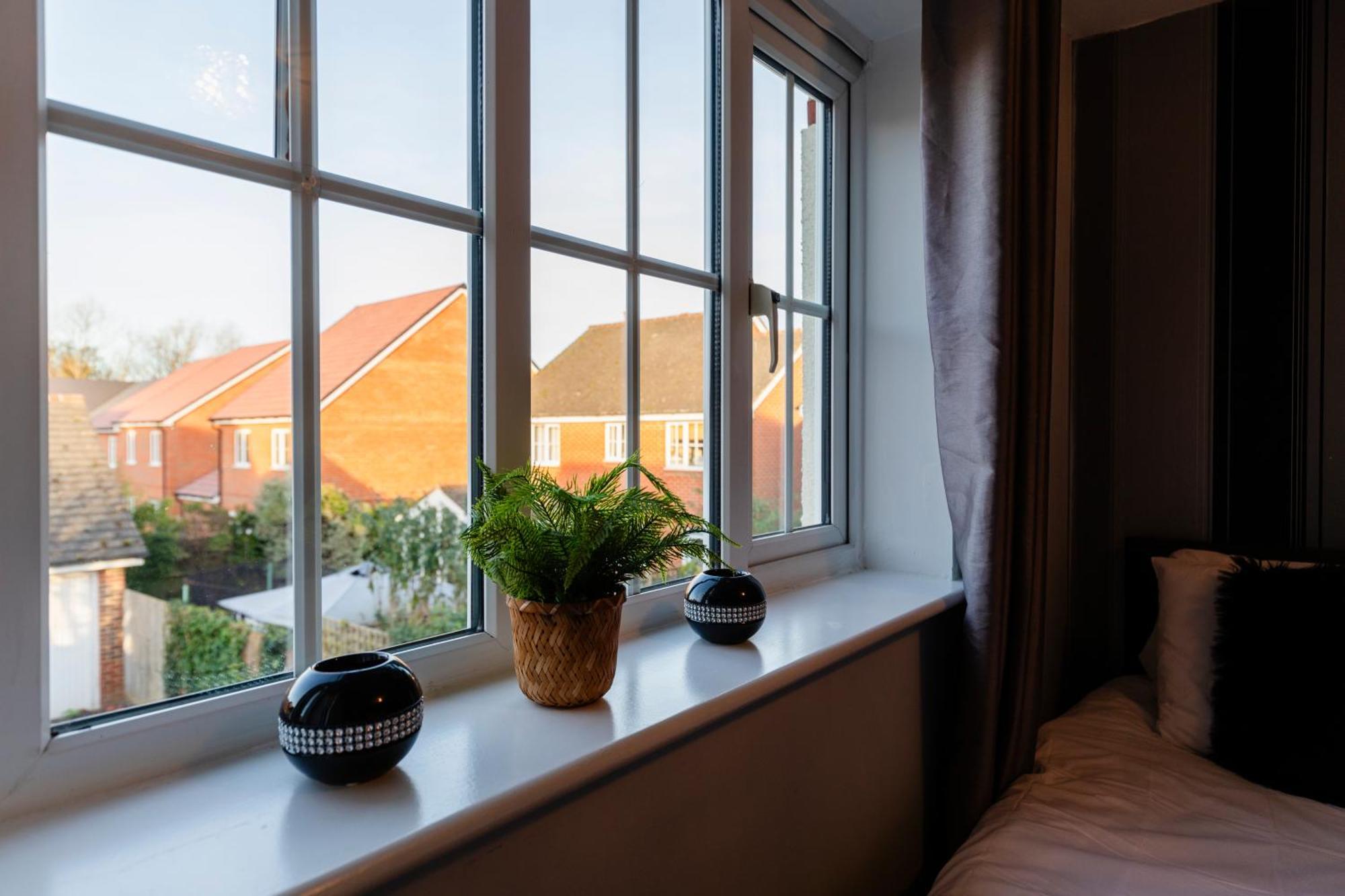 Chichester Retreat House With Free Parking Eksteriør bilde