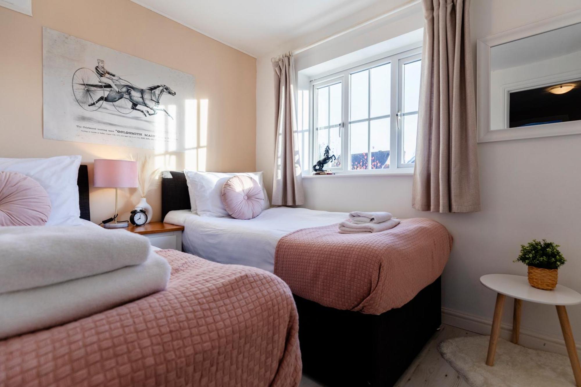 Chichester Retreat House With Free Parking Eksteriør bilde