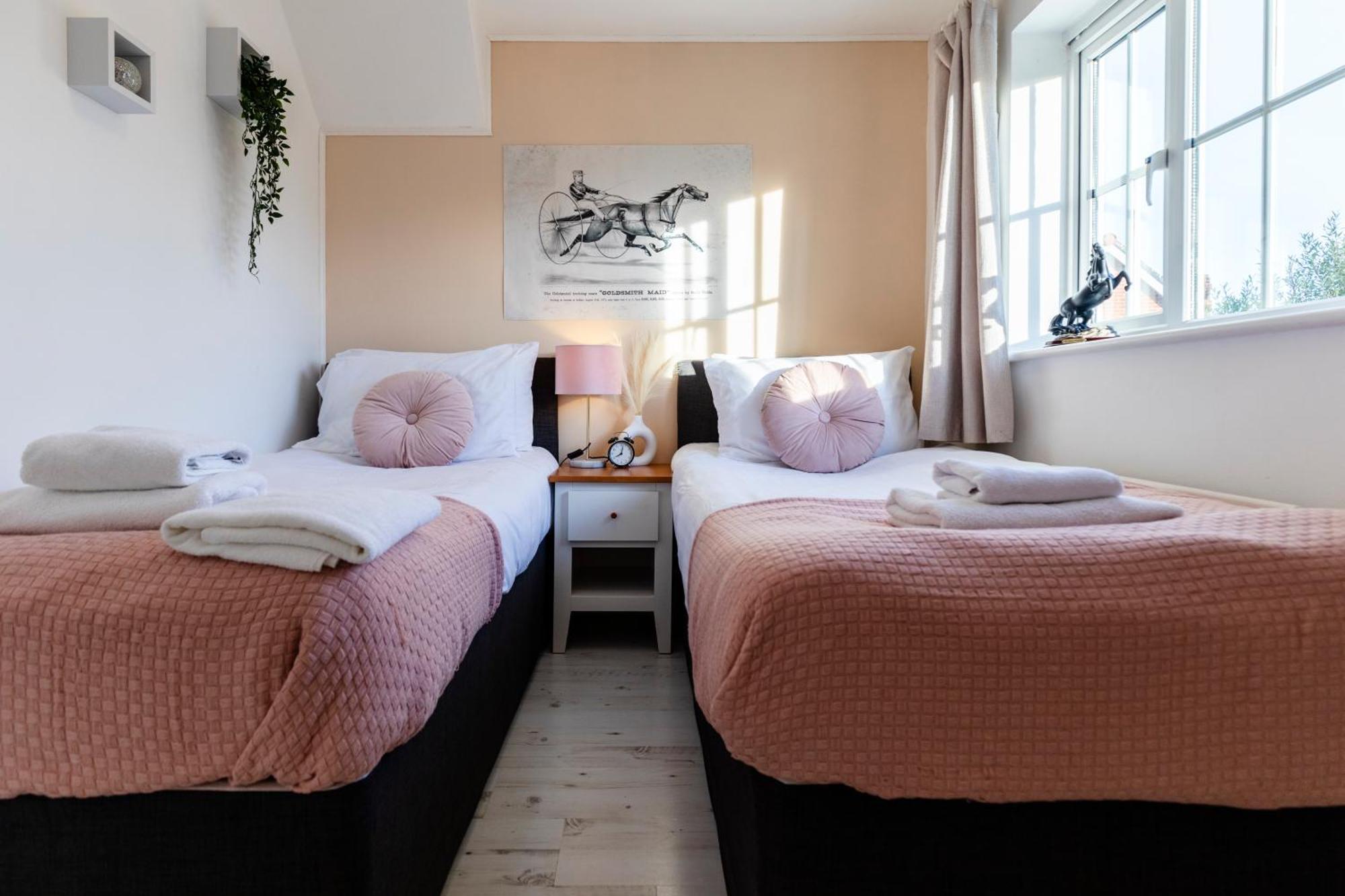 Chichester Retreat House With Free Parking Eksteriør bilde
